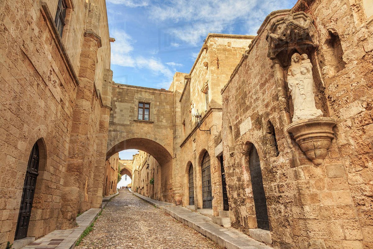 기사단 거리 (Street of the Knights / Ippoton Street)